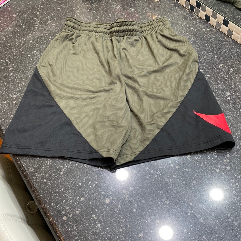 Like new Nike shorts size Large